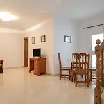 Apt° Almadraba, Familias Y Parejas